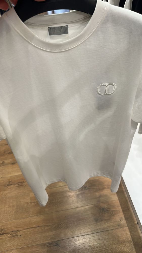 Christian Dior луксозна тениска.