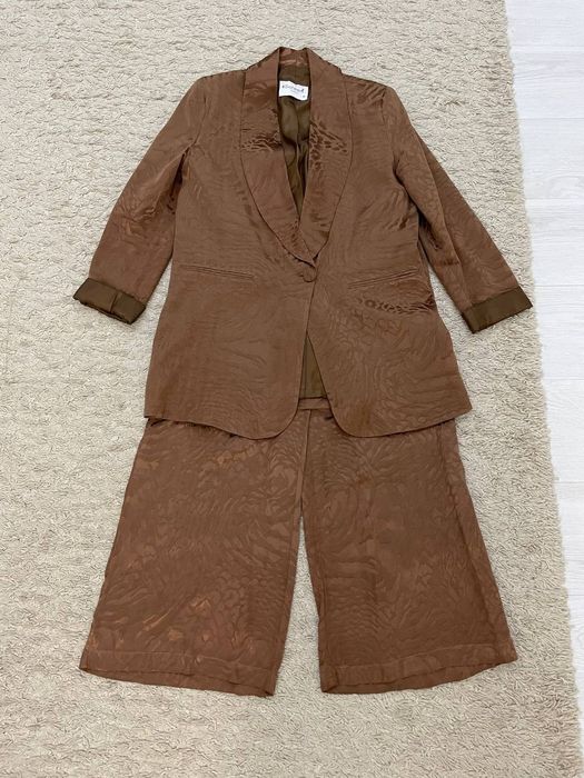 Jenskiy kostyum shim