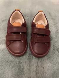 Papucei Clarks nr. 21