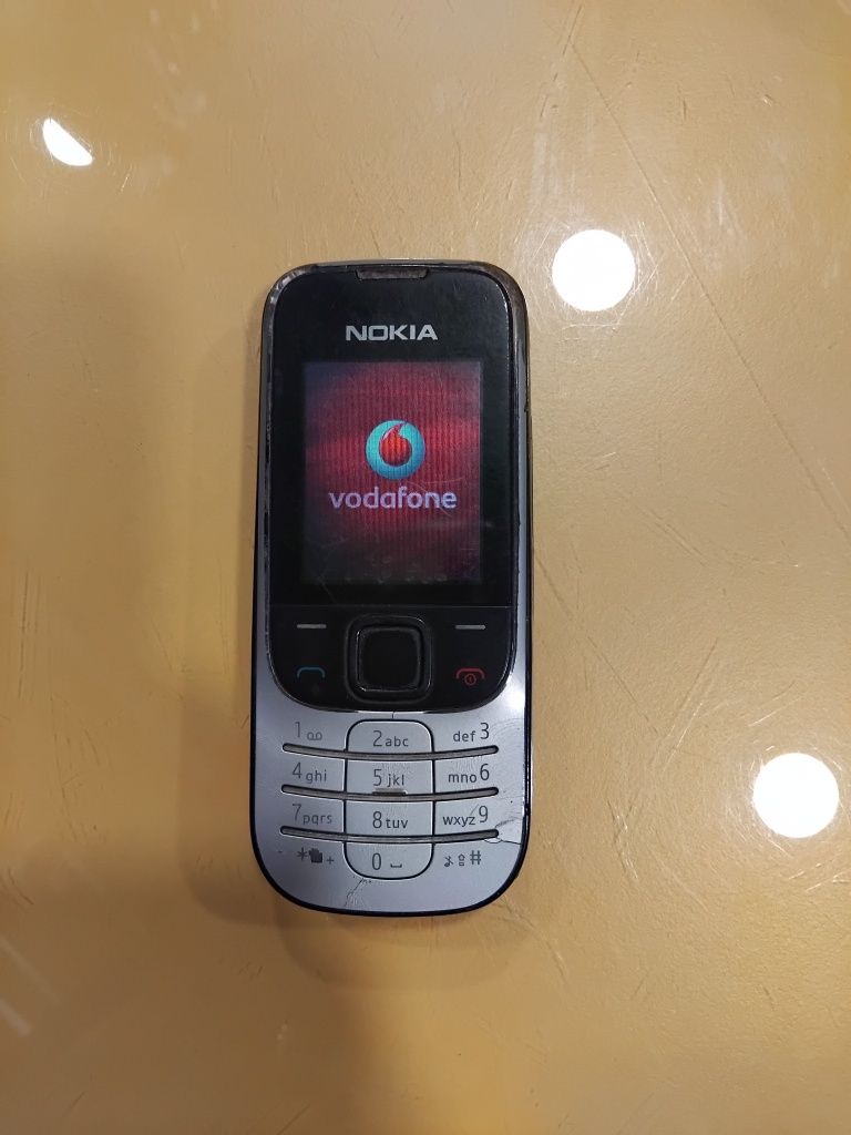 Nokia 2330c-2 и Nokia 100