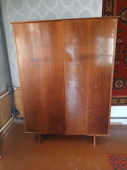 Шкаф румнынский старинный