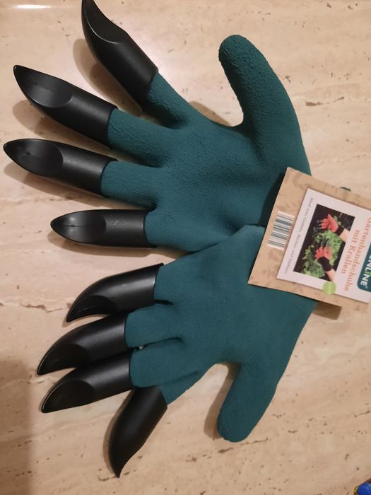 Dulap sertare,tuia,magnolia, manusi gradina cu gheare