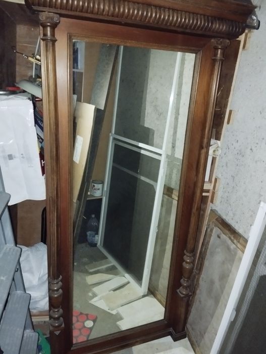 Vind oglinda cu măsuță cu blat de marmura  datata inainte de 1900