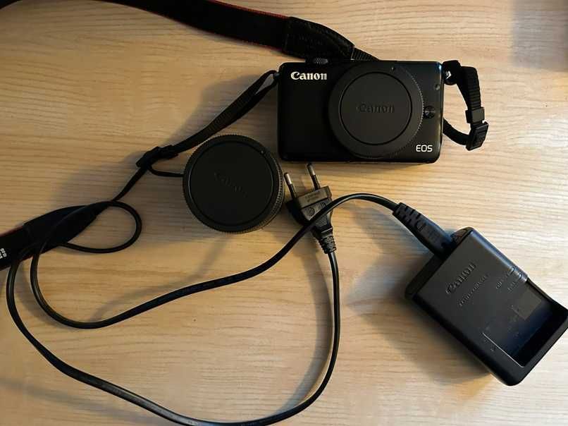 Camera Canon EOS M10 (Mirrorless) -  Obiectiv 15-45mm + accesorii