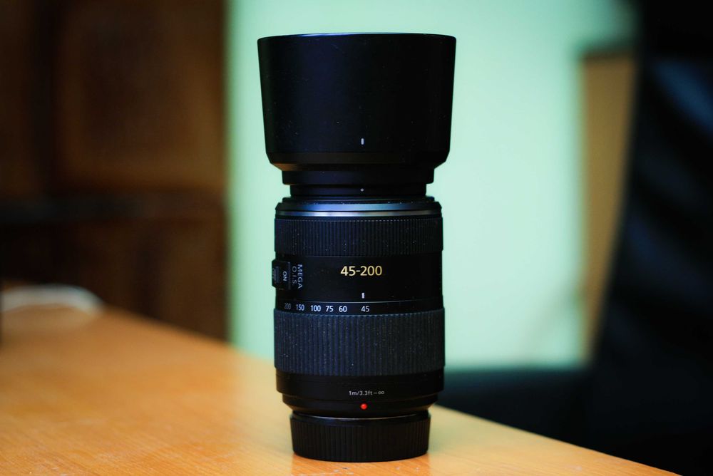 Teleobiectiv Mirorrless Panasonic 45-200 mm cu Oss si Parasolar