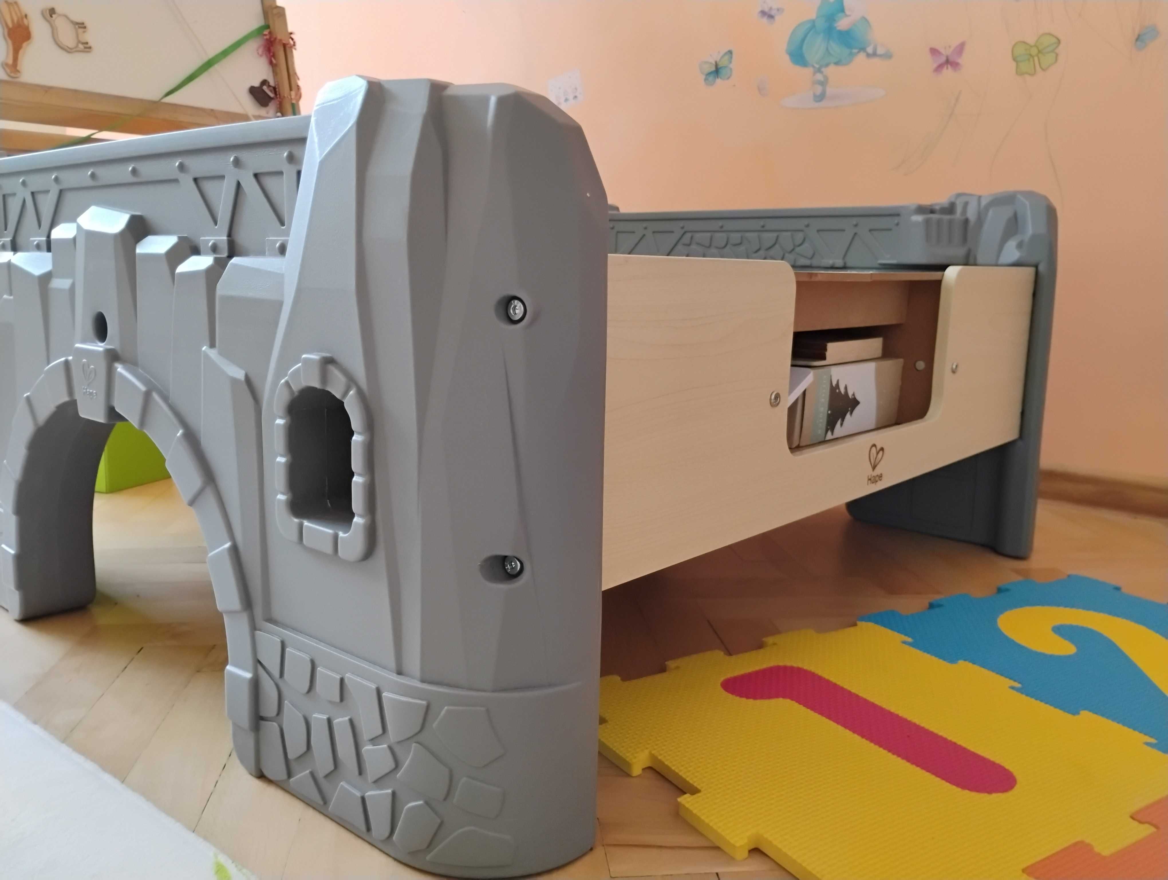 Hape - дървена маса за игра
