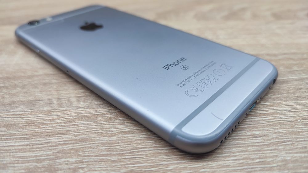 Display iPhone 6s Impecabil plus carcasa impecabila și alte piese