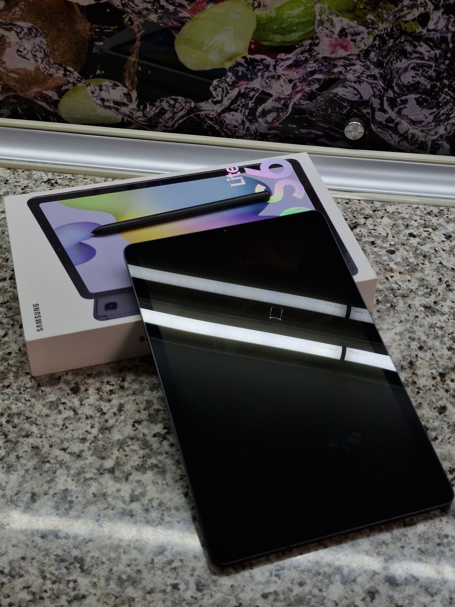 продам Galaxy Tab S6 lite с чехлом и полным комплектом.