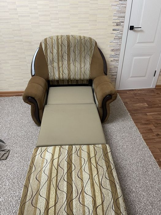 Прлдам диван и кресло в хорошем состоянии!