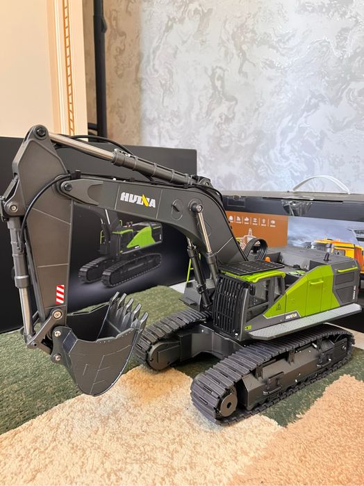 Экскаватор на радиоуправлении