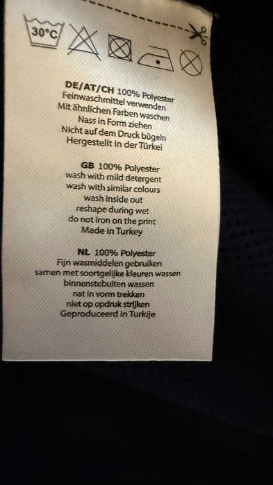 Bluza sport FC Bayern München ca noua ,impecabila ,cu gluga
