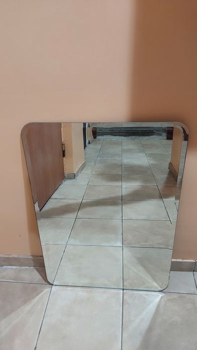 Зеркало на стену длина 70 см,ширина 50 см