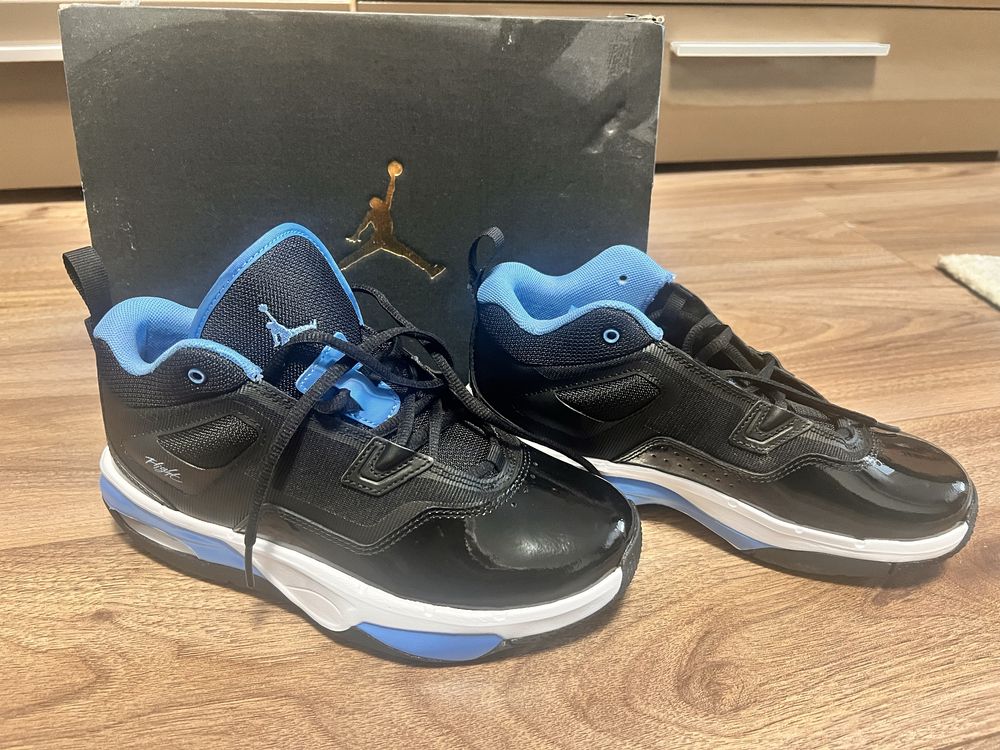 Pantofi Jordan noi , originali 36,5