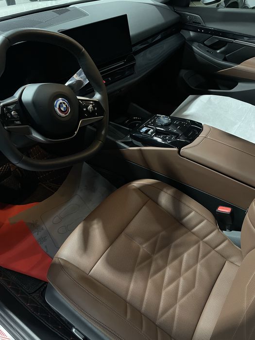 BMW i5 M-sport luxury полный