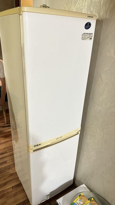 Холодильник Samsung