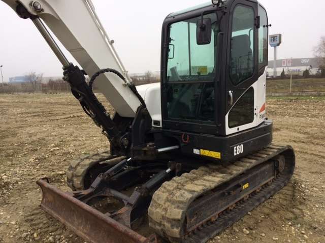 Inchiriem mini excavator 8 tone senile, 17,5 tone pneuri