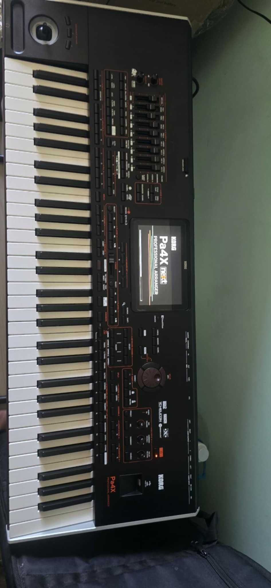 Продавам! Korg pa4x. Не правя коментар по-цената или бартери! Освен 5x