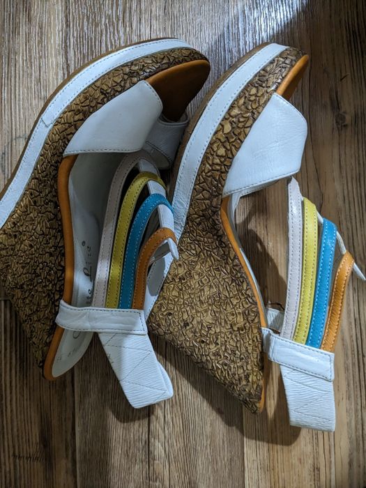 Босоножки , новые  38 размер,кожа .