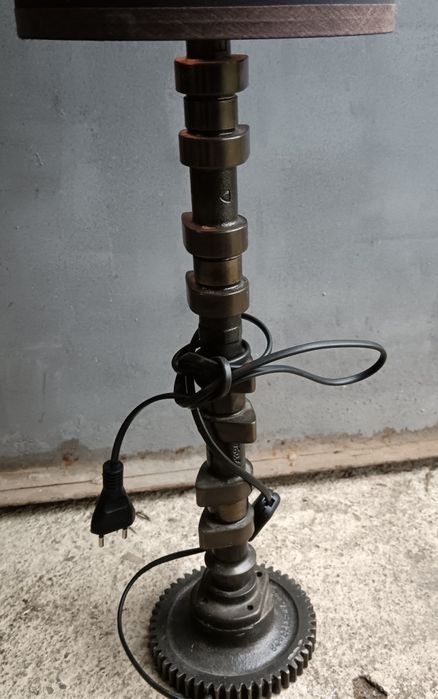 Lampă de birou, ambientala, veioza, artizanala, cu piciorul din ax cu