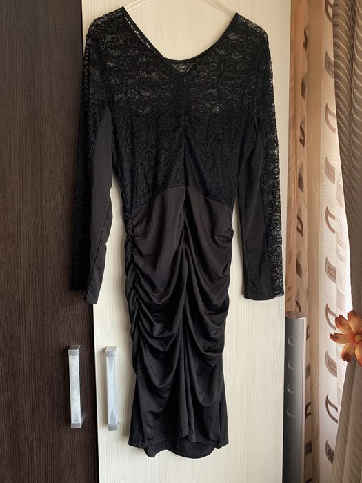 Rochie   de ocazie , neagră  ,cu dantela  ,noua cu eticheta ,elegantă,