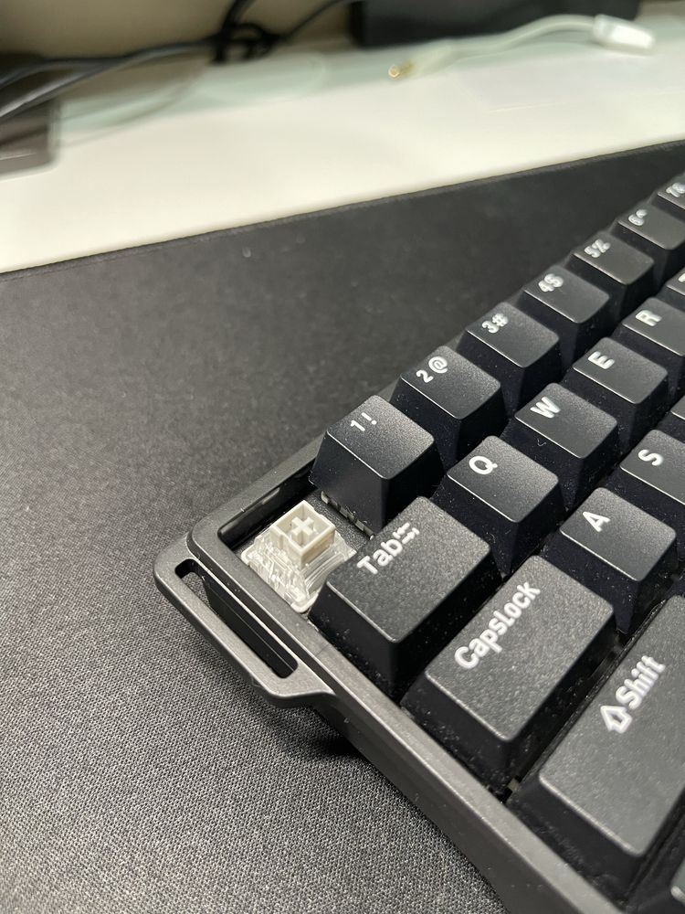 Продам Aula Win60He
