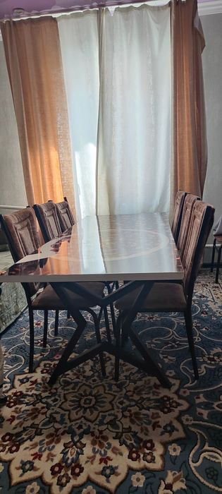 Стол 6 стулясымен сатылады