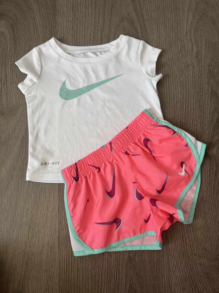 Комплект за момиче Nike