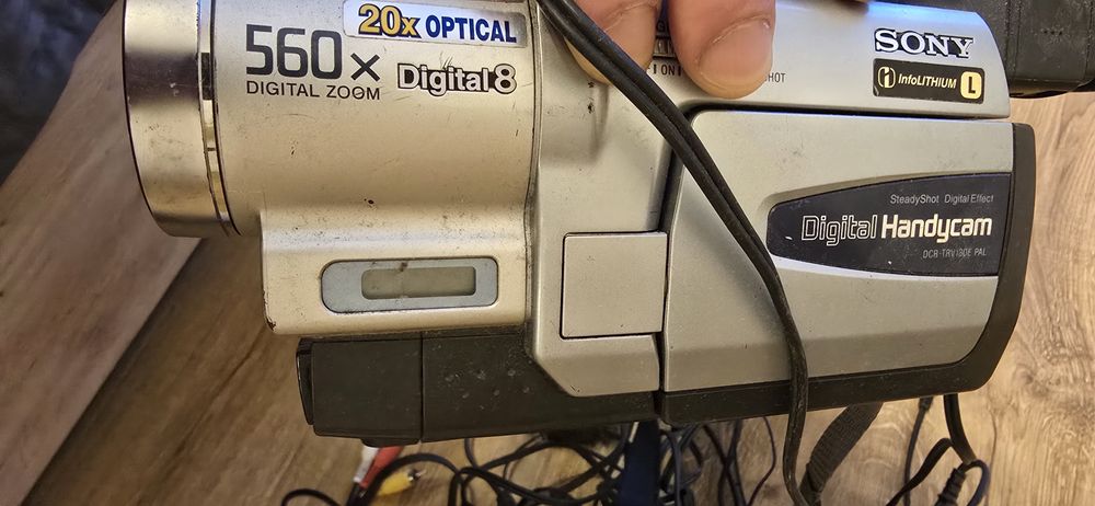 Sony Digital8 видеокамера DCR-TRV130E – работеща частично / за ремонт
