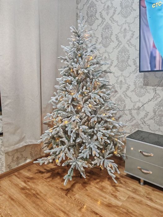 Новогодня ёлка Аляска премиум. Встроенная светодиодная гирлянда