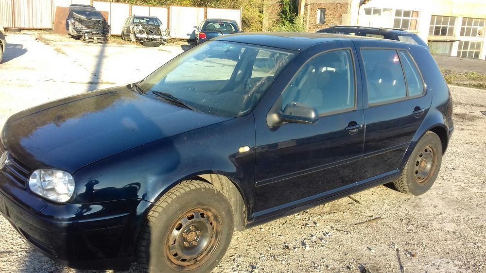 VW Golf 4 1.6 101к.с. на части