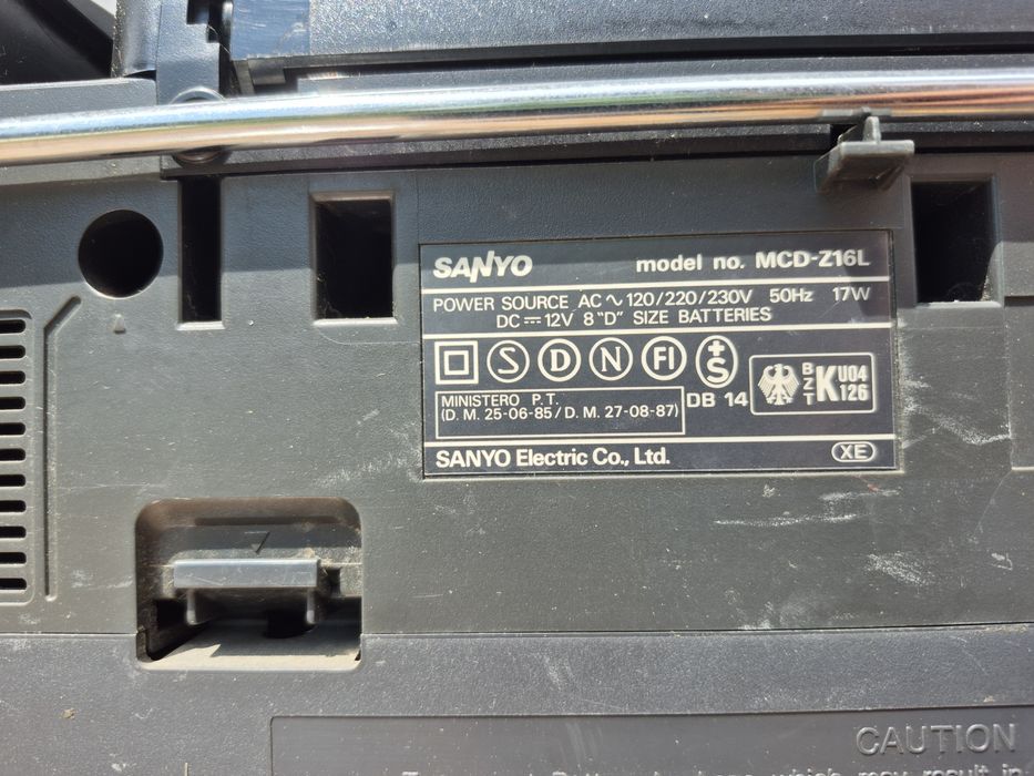 Radio Casetofon cu CD marca Sanyo,model MCD 216L,made in Germany