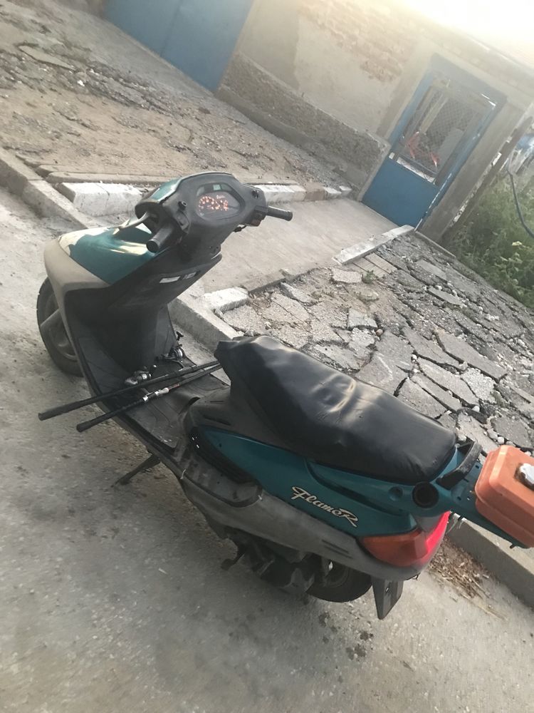 Продавам яамаха 100 с докоменти