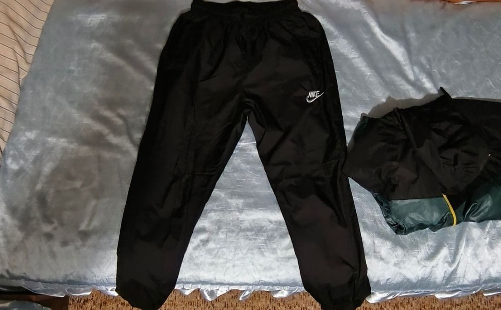 Шушлеков екип Nike горнище и долнище - горнището е яке ВИЖ ОПИСАНИЕТО!