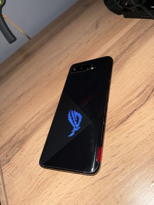 Игровой телефон ASUS ROG  / озу 16 , память 256гб