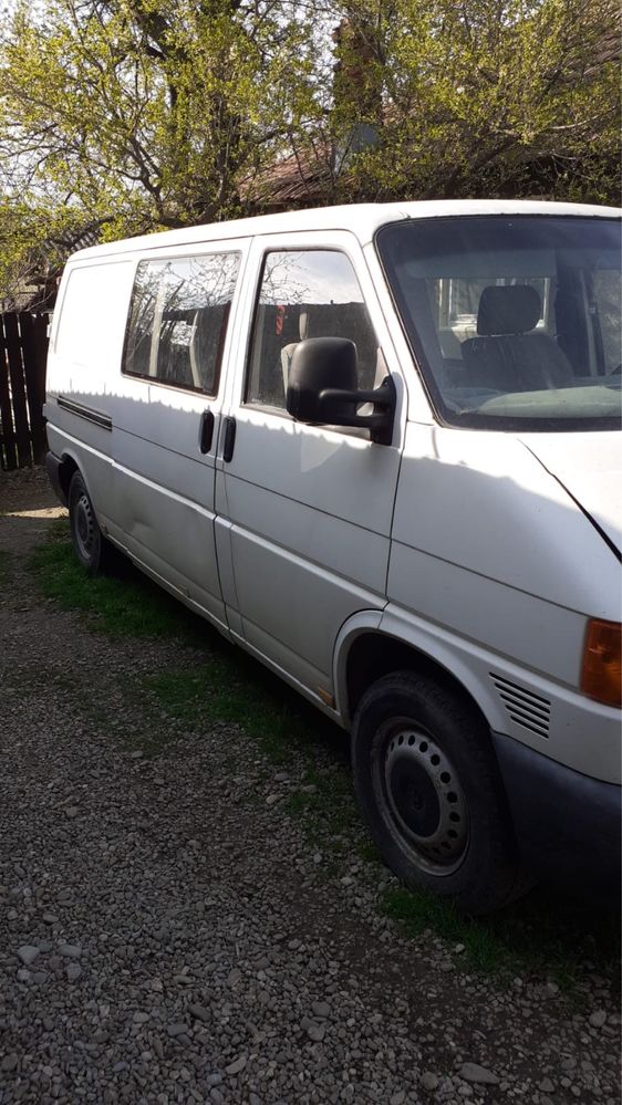 Vand autoutilitara Volkswagen T4 , radiata la notar.