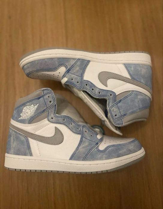 Jordan 1 Retro High Hyper Royal