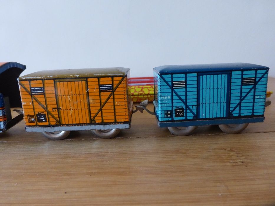 Механично влакче с ключе и релси игра играчка 1970 г