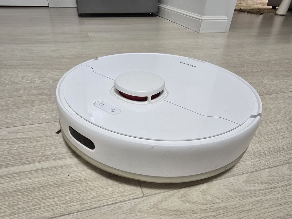 Продам робот пылесос Dreame D10 Plus.