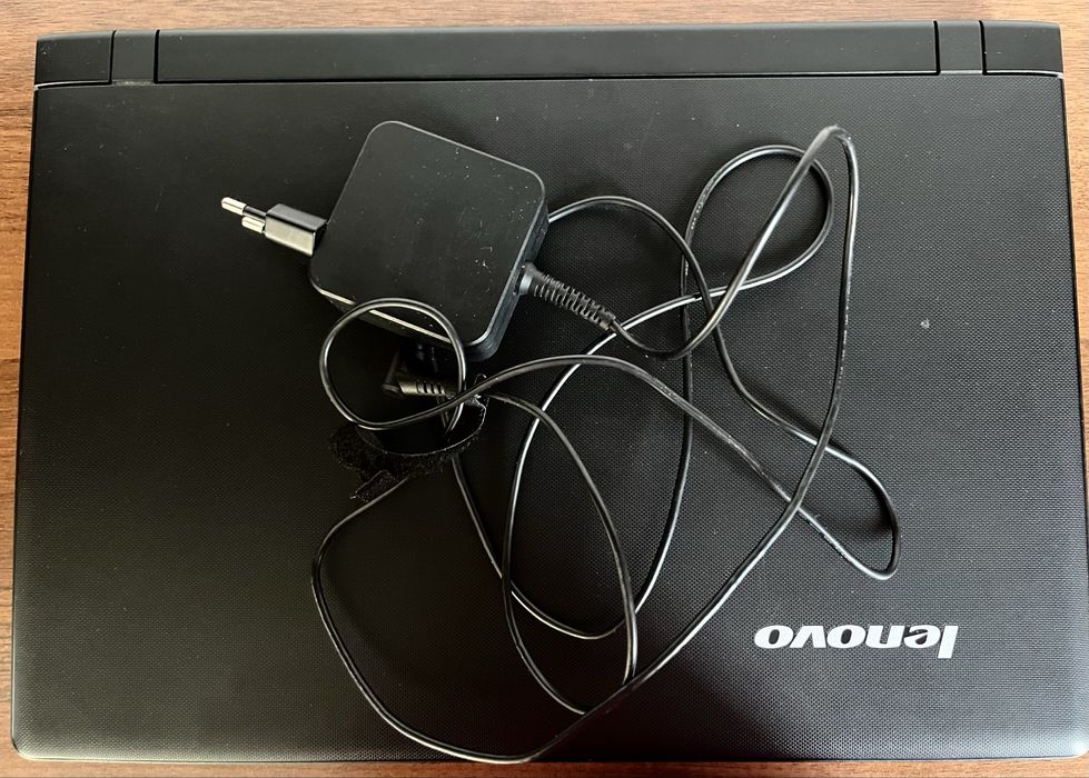Ноутбук Lenovo с зарядкой