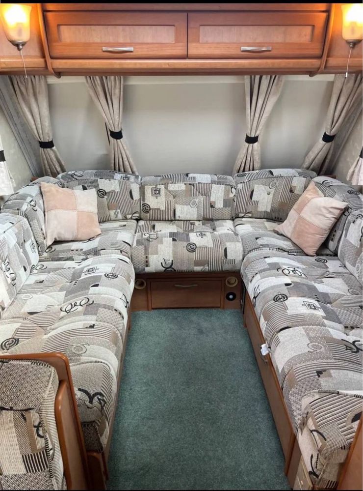 Продавам англииска каравана BESSCARR Cameo 525 SL-пройзведена е 2003 г