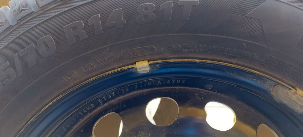 Vând roti iarna 165/70 R14 anvelope + jante