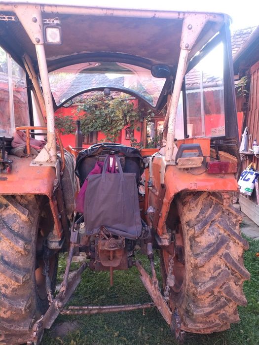Vând tractor Fiat 450 perfect funcțional cauciucuri noi alternator nou