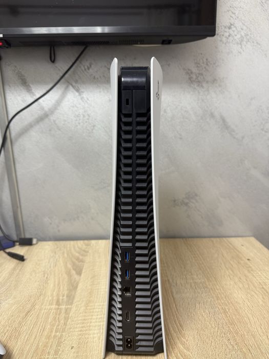 Ps5 digital + doua controlere