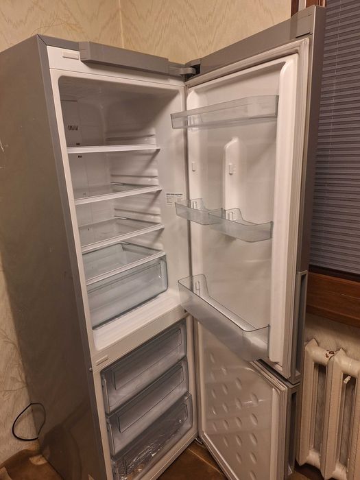 Холодильник Samsung (двухкамерный)