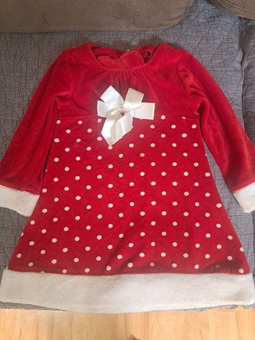 Предлагам Коледно-празнична роклечка за малко момиченце размер 104