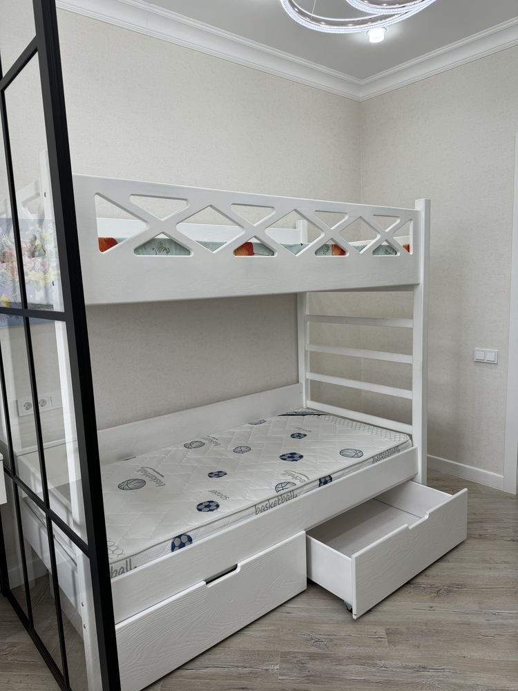 Продам двухъярусную детскую кровать