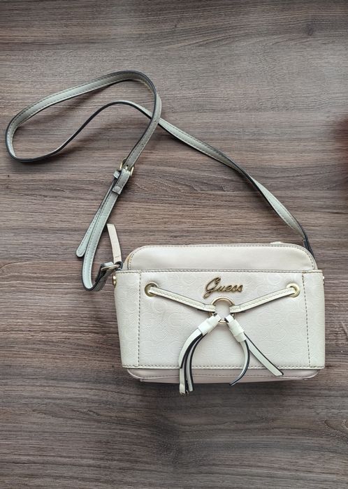 Дамска чанта Guess