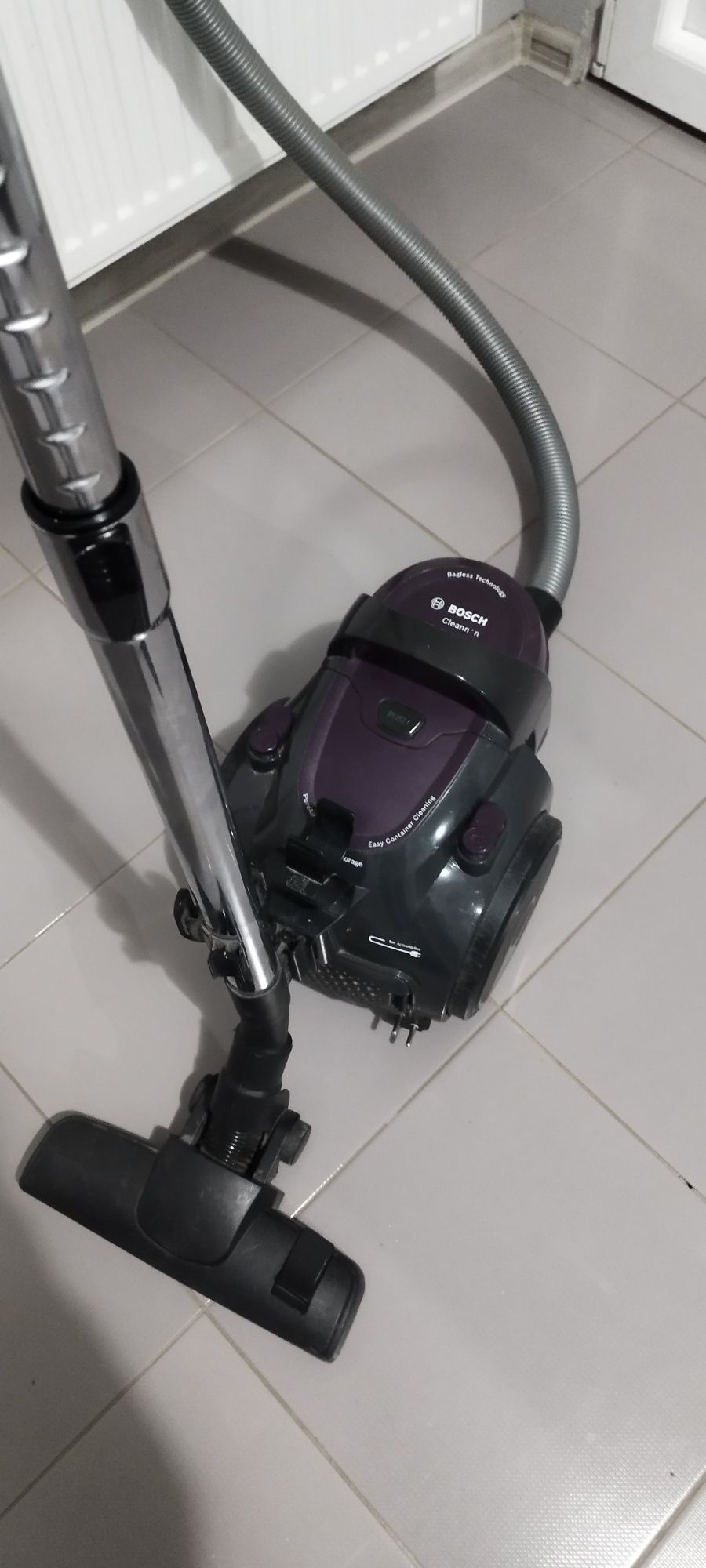 Vând aspirator cu fir  Bosch in stare buna