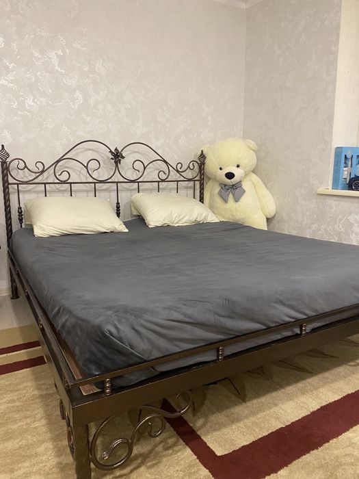 Кованная кровать с матрасом
