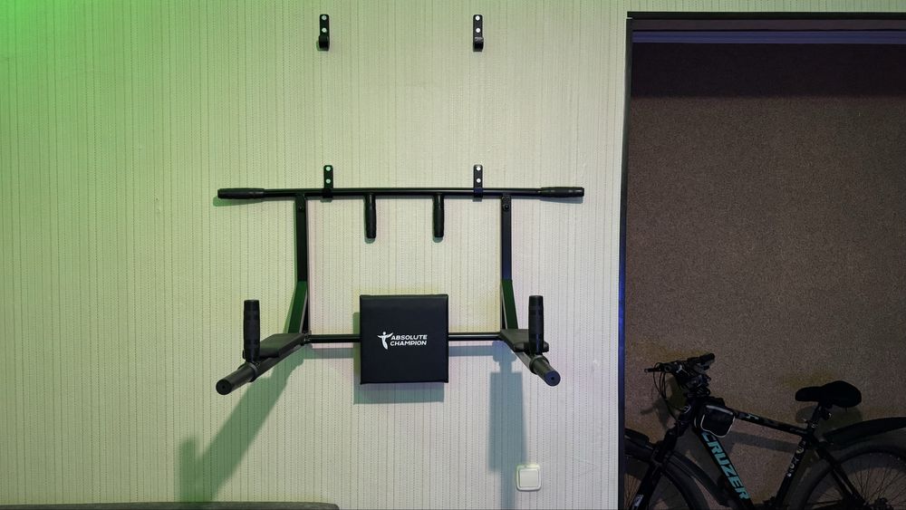 Продаю турник брусья два в одном состояние 10/10